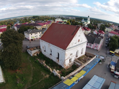 Old Slonim Synagogue falling into pieces...